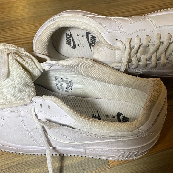 Nike Air Force 1 shadows Triple White Sneakers Size 9.5 - Picture 7 of 8